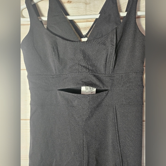 - NO KA'OI Outline Cutout Jumpsuit - Picture 4 of 12